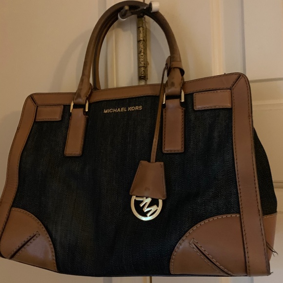 Designer Purses - Picture 4 of 5